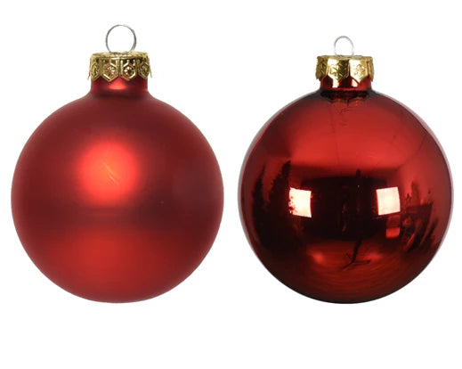 Set of 16 shiny and matt red Christmas baubles – 8cm glass tree decorations