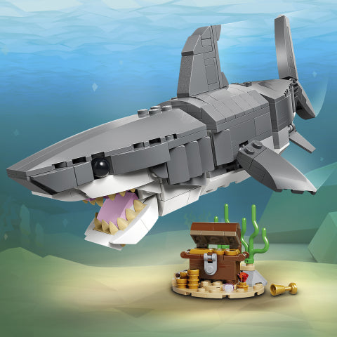 LEGO Fierce Shark with a Treasure Chest 31381 – product image 1