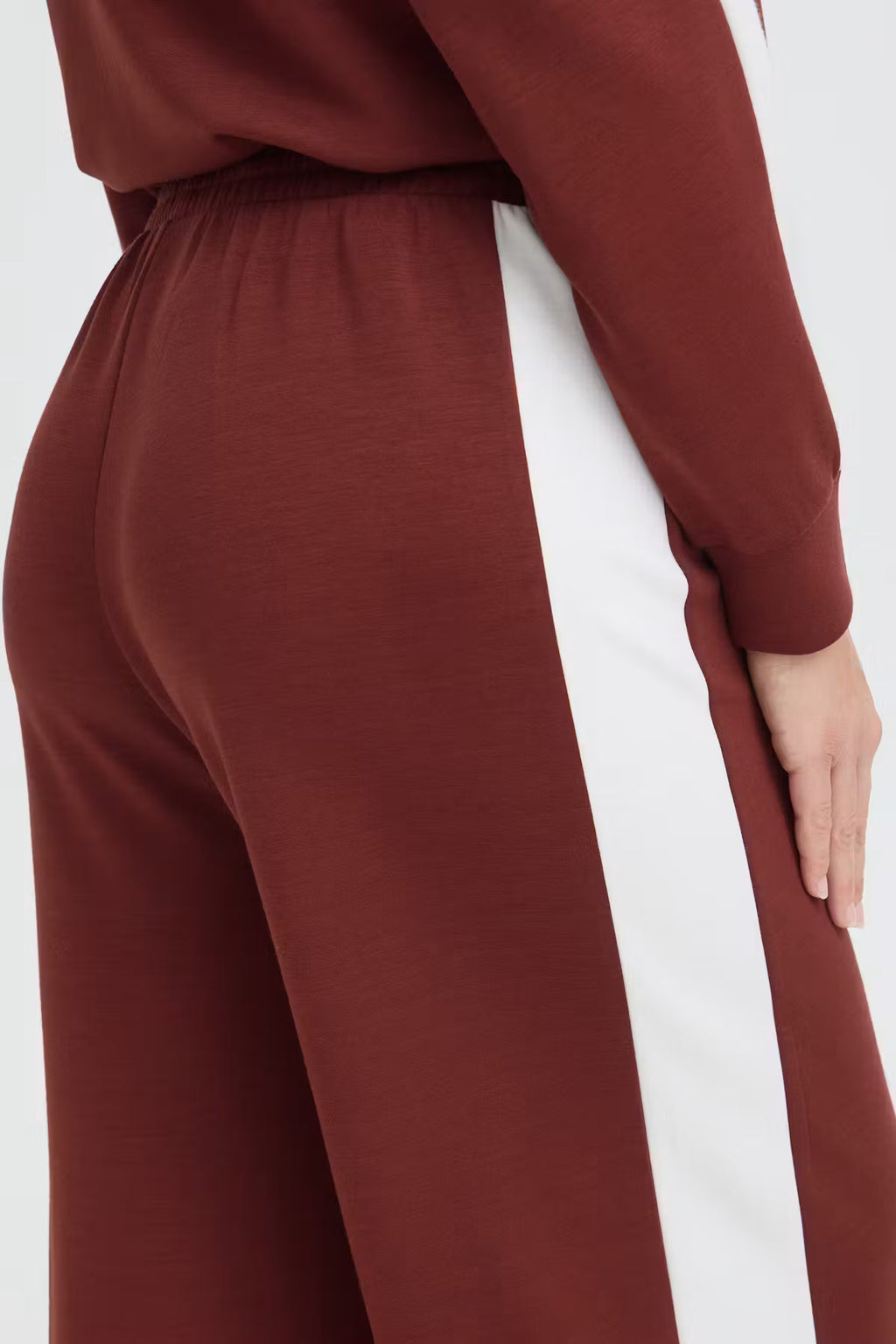 FRAURORA Trousers in Rum/Red - back view