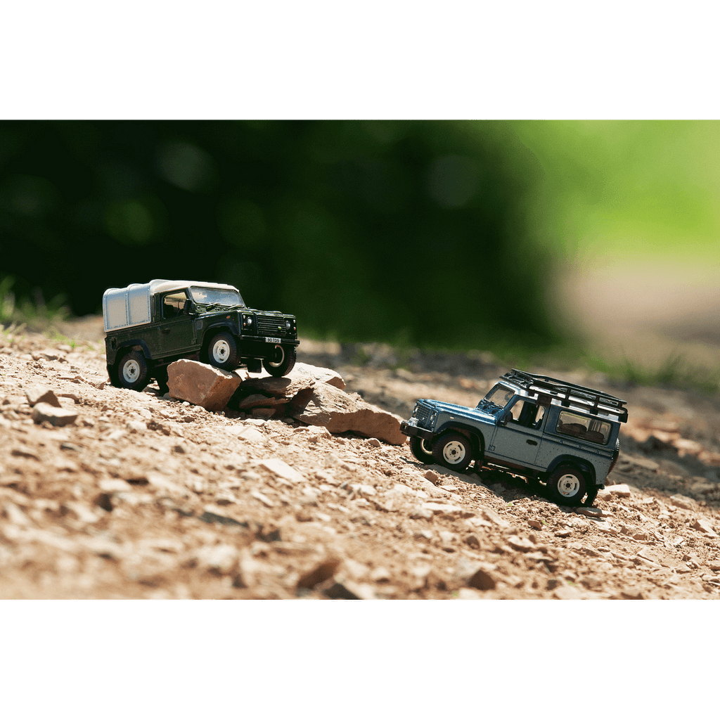 Britains Land Rover Defender 90 with Canopy – Green 1:32 – view 7