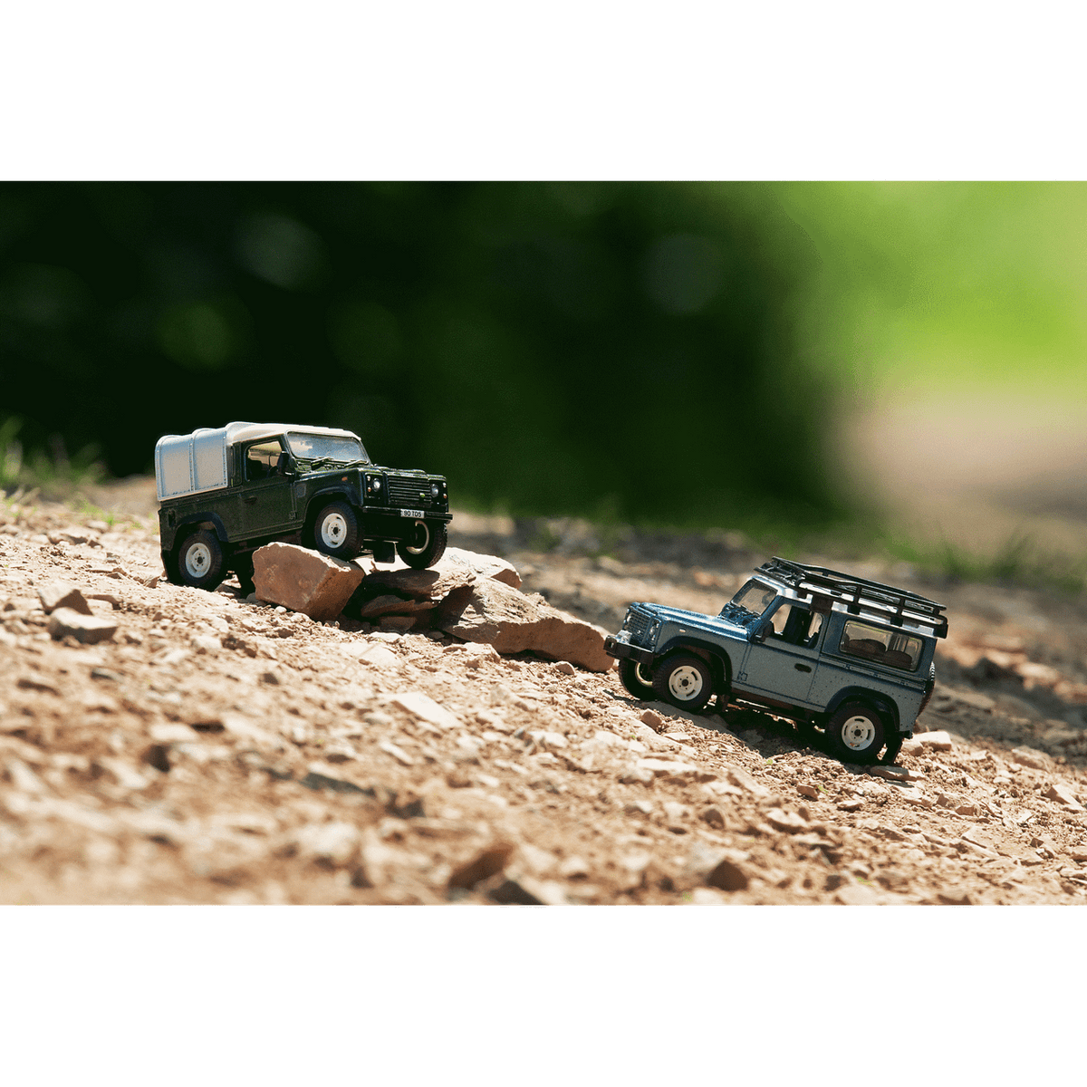 Britains Land Rover Defender 90 with Canopy – Green 1:32 – view 7