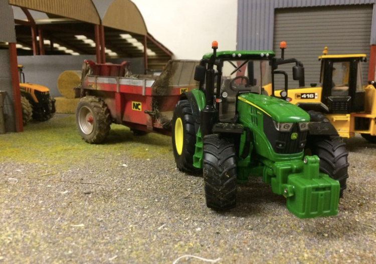 BRITAINS JOHN DEERE 6195M SCALE 1:32 Tractor
