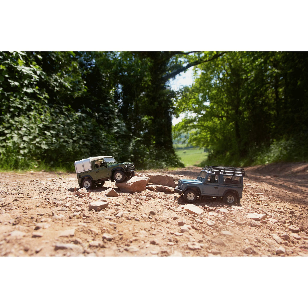 Britains Land Rover Defender + Accessories