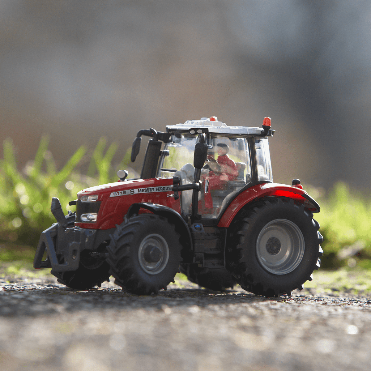 Britains Massey Ferguson 6718S Tractor 1:32 – view 3
