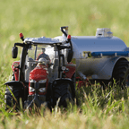 Britains Massey Ferguson 6718S Tractor 1:32 – view 9