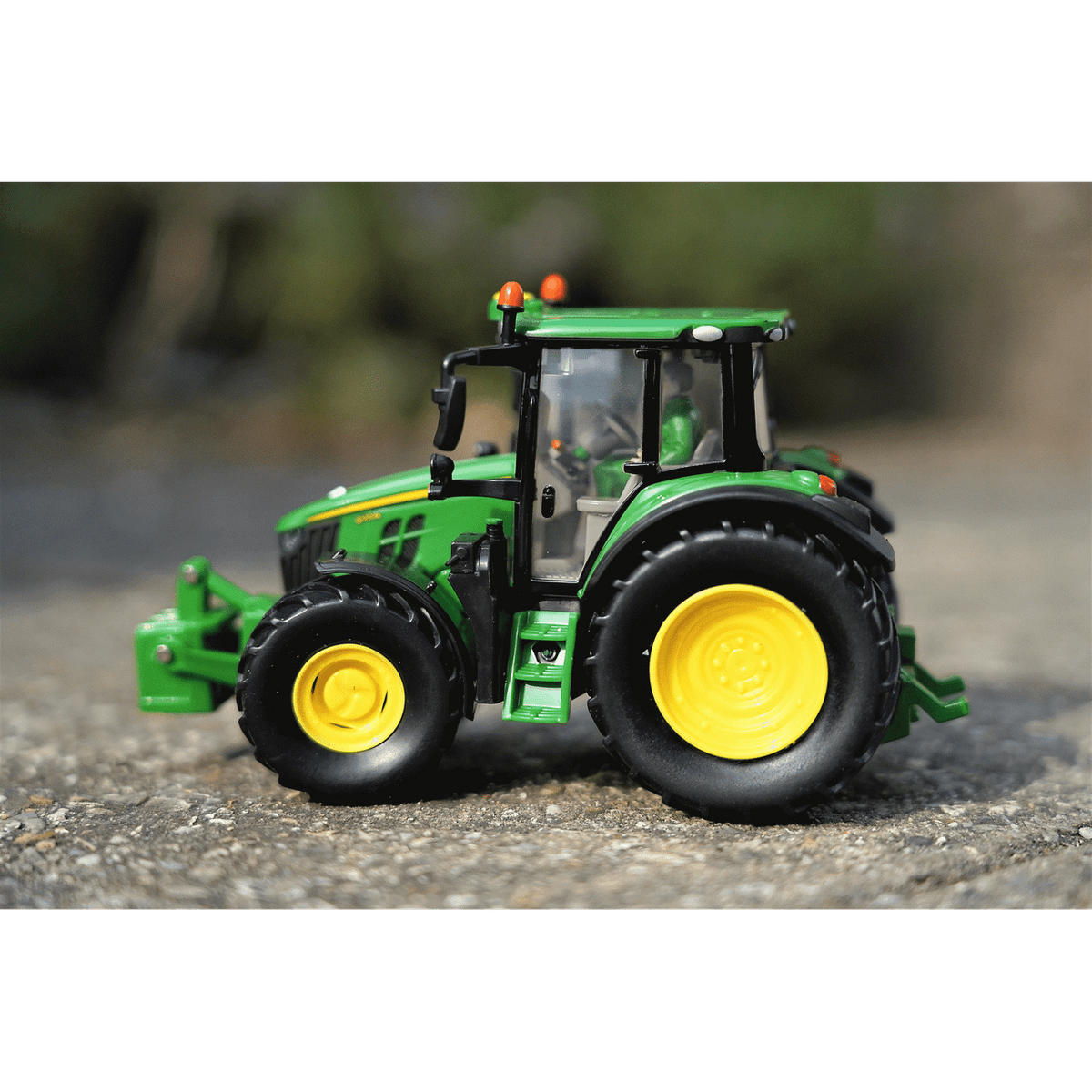 Britains John Deere 6120M Tractor 1:32 – view 9