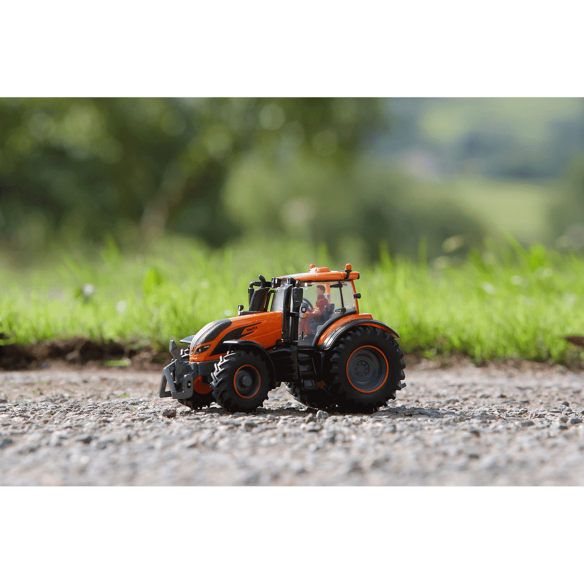 Britains Valtra T254 Tractor – Metallic Orange 1:32 – view 7