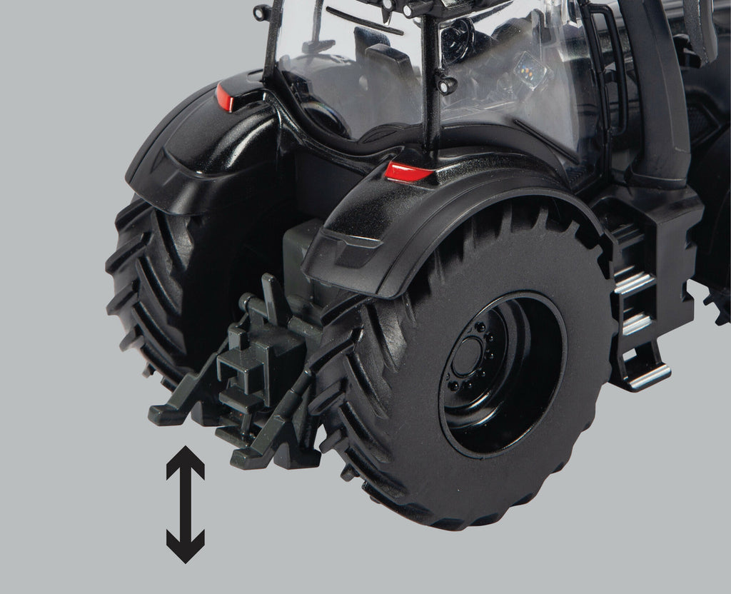 Britains Valtra Q305 Tractor 1:32 – view 7