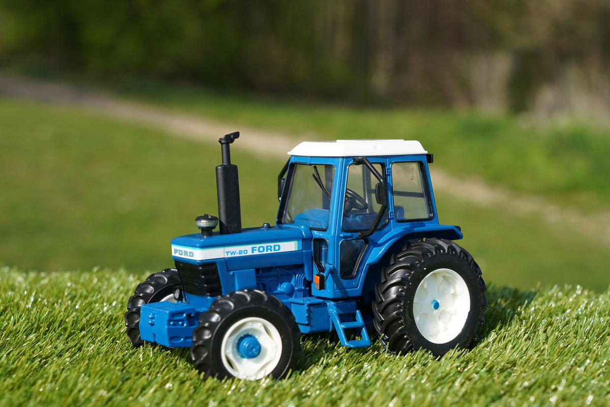 Britains Ford TW20 Tractor 1:32 – view 8