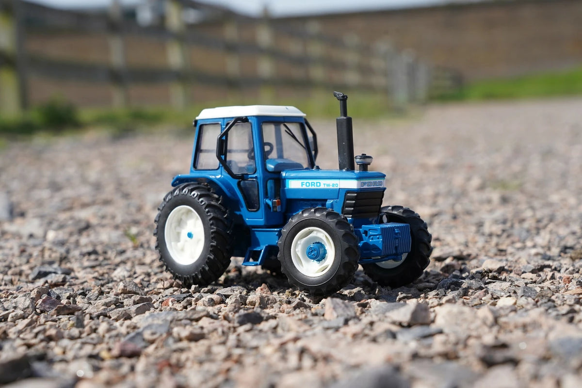 Britains Ford TW20 Tractor 1:32 – view 9