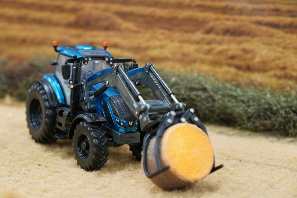 Britains Valtra T234 Tractor with Front Loader 1:32 – view 9