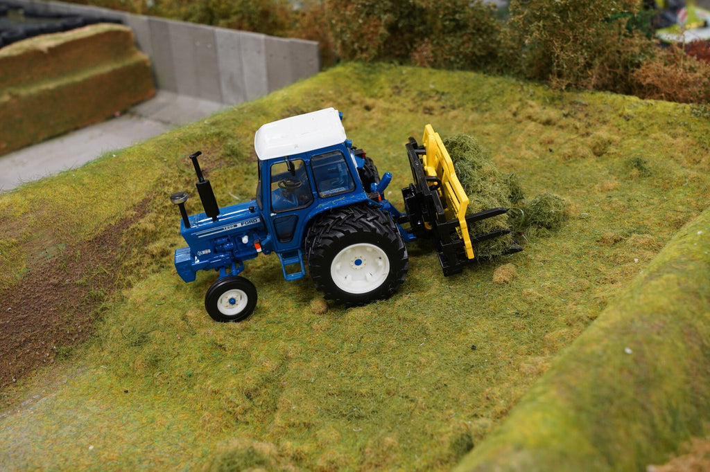 Britains Ford 7600 Tractor with Dual Rear Wheels 1:32 – view 9