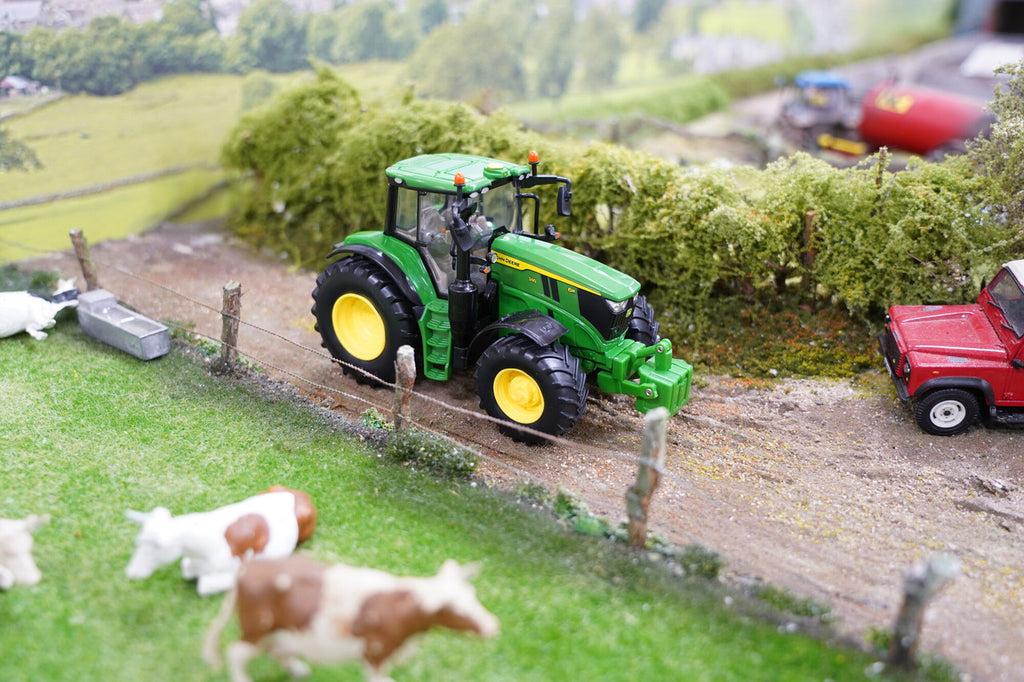 Britains John Deere 6M 240 Tractor 1:32 – view 7