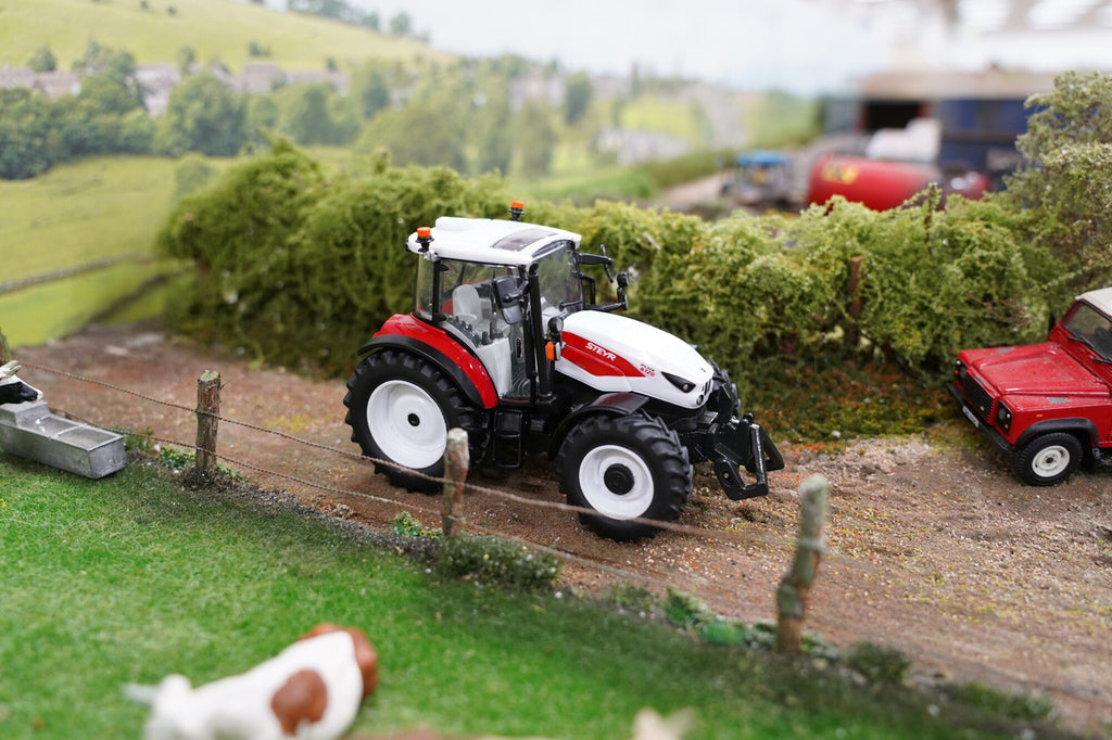 Britains Steyr 4120 Plus Tractor 1:32 – view 2