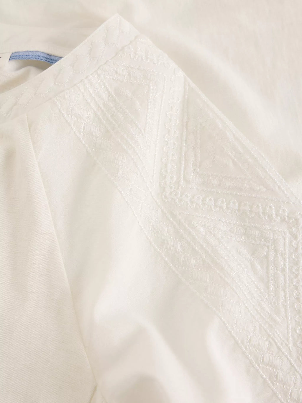 Embroidered Tie Hem Crew Neck Top – White | Women’s Summer Top
