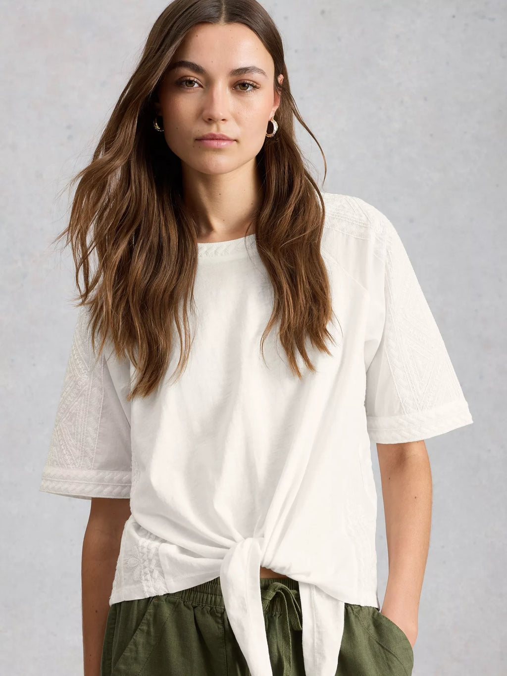 Embroidered Tie Hem Crew Neck Top – White | Women’s Summer Top