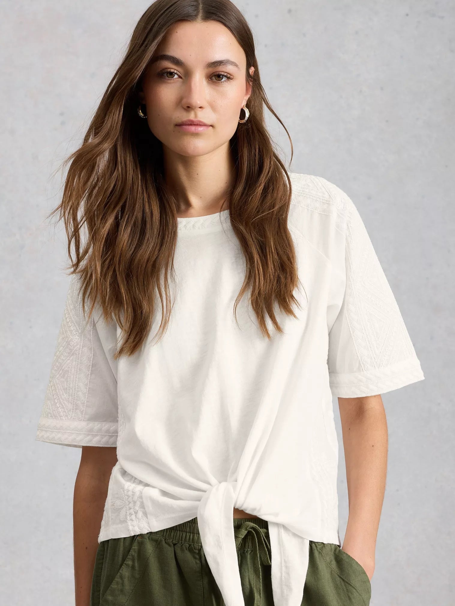 Embroidered Tie Hem Crew Neck Top – White | Women’s Summer Top