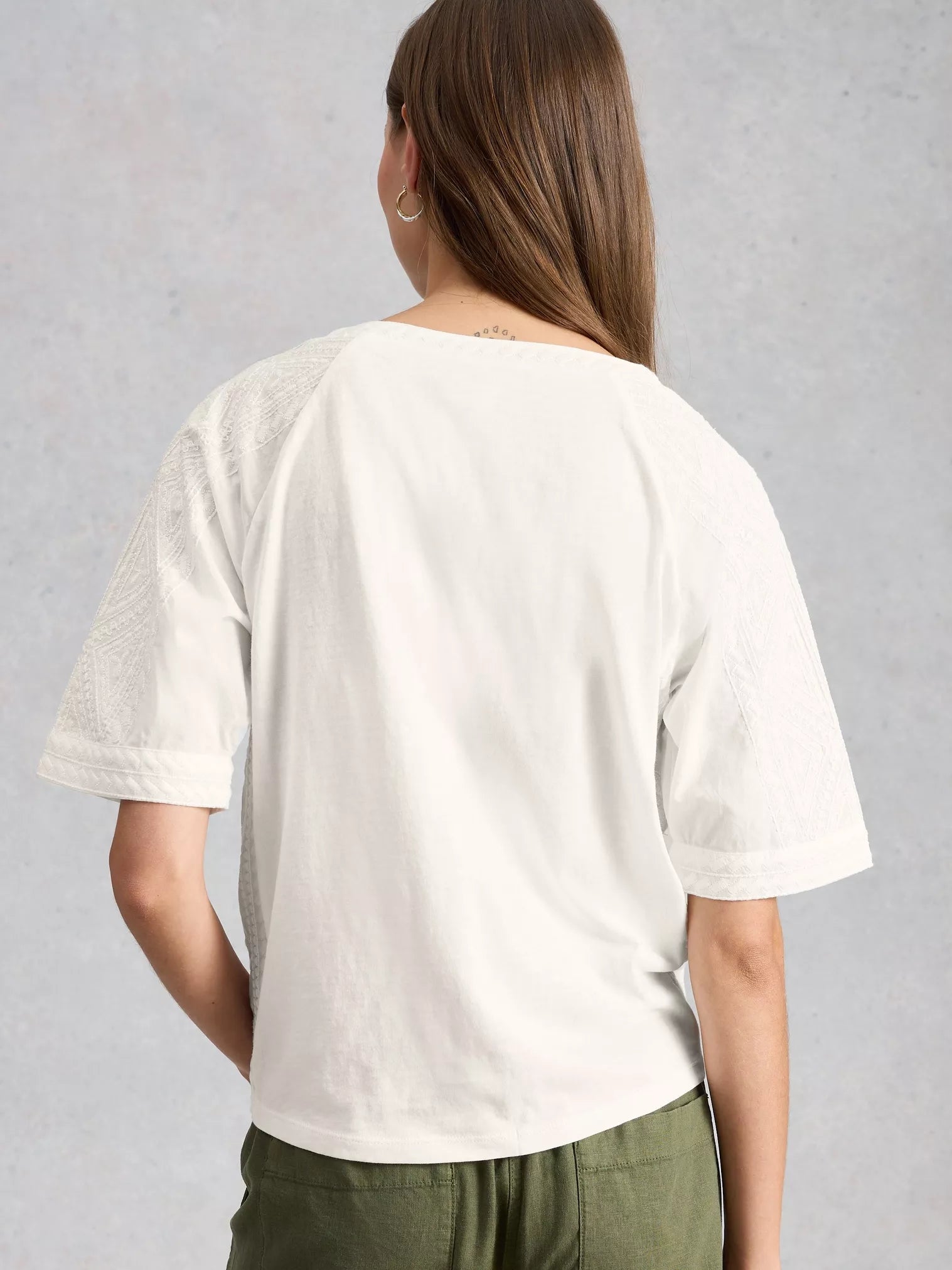 Embroidered Tie Hem Crew Neck Top – White | Women’s Summer Top