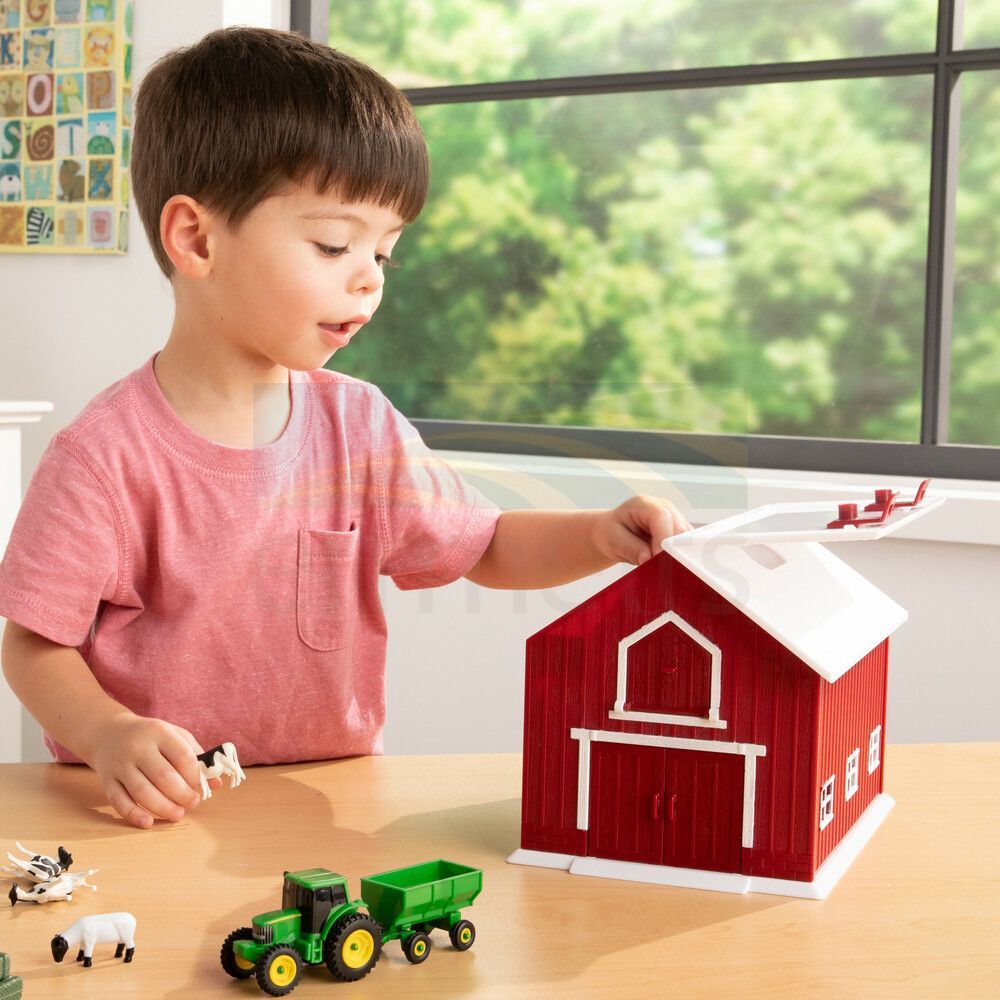 John Deere 1:64 Red Barn Farm Playset (24 Pieces) – view 10