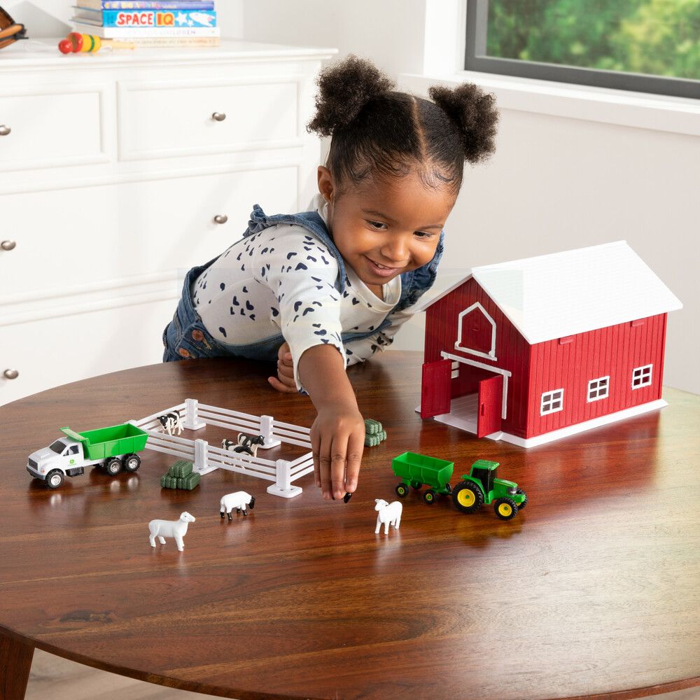 John Deere 1:64 Red Barn Farm Playset (24 Pieces) – view 2