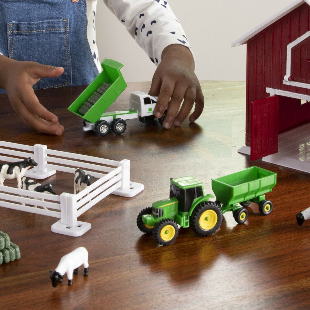 John Deere 1:64 Red Barn Farm Playset (24 Pieces) – view 7