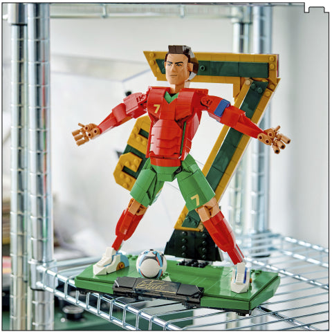 LEGO Cristiano Ronaldo – Soccer Legend 43016 – product image 3