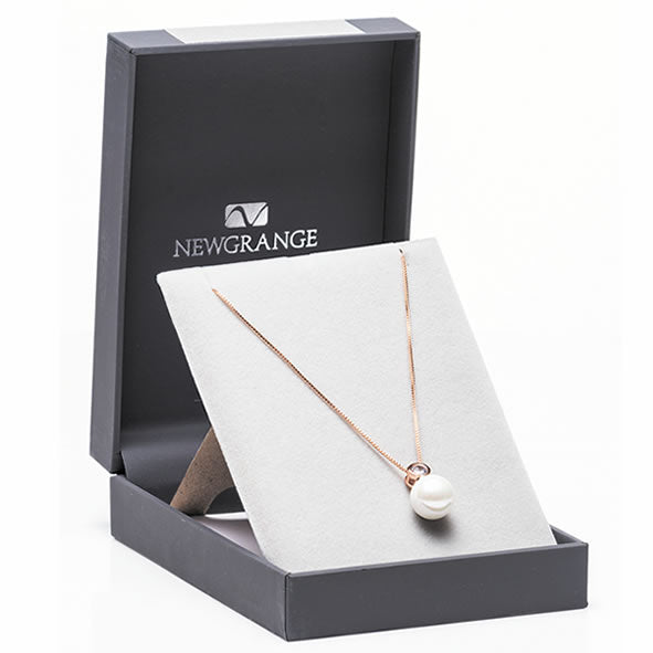 Elegant rose gold mother of pearl pendant necklace – jewellery gift