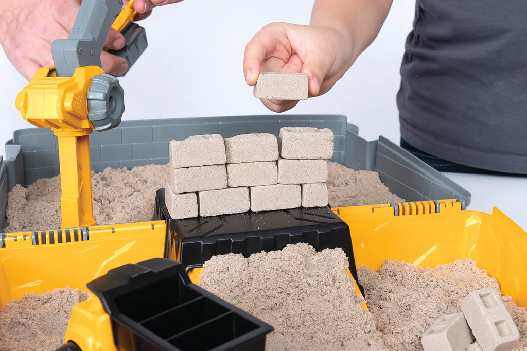 Kinetic Sand Construction Sandbox – 907g Play Sand, Crane & Dump Truck