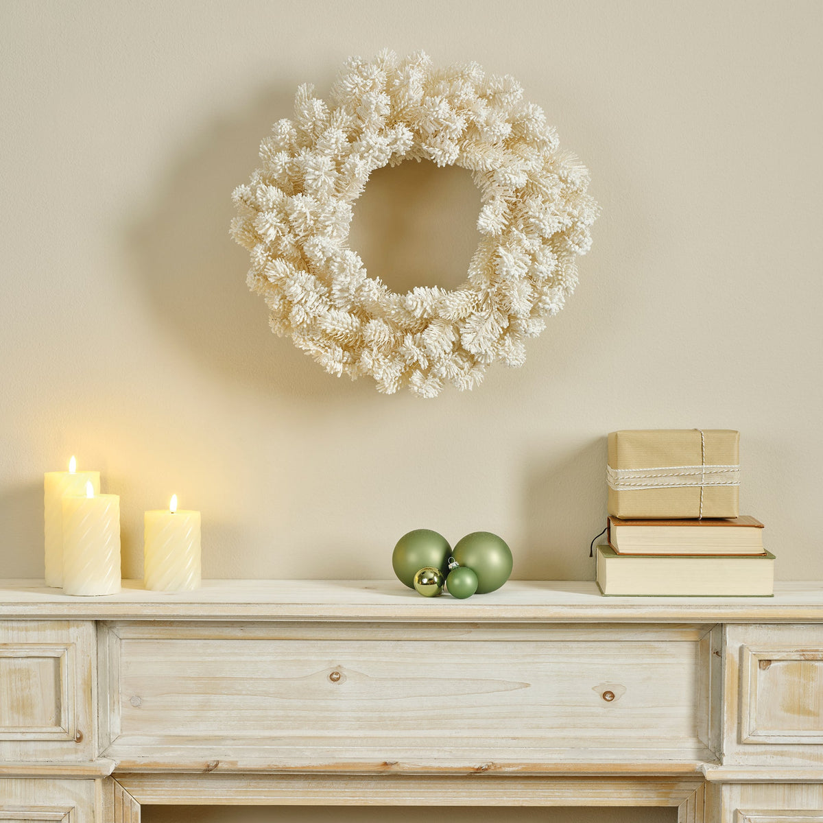Everlands 50cm Cozy Flocked Christmas Wreath – view 2