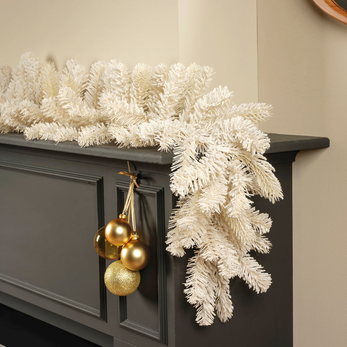 Everlands 2.7m Cozy Flocked Christmas Garland – view 3