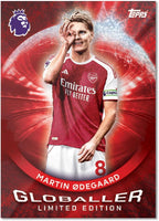 Futbol player in Arsenal jersey on a red and white background with 'Topps' branding.