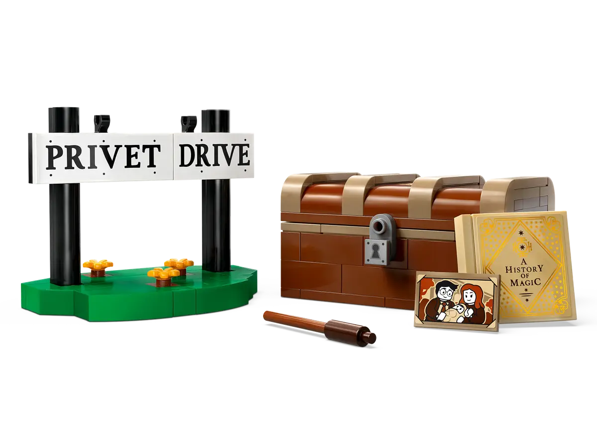 LEGO 76425 Hedwig™ at 4 Privet Drive