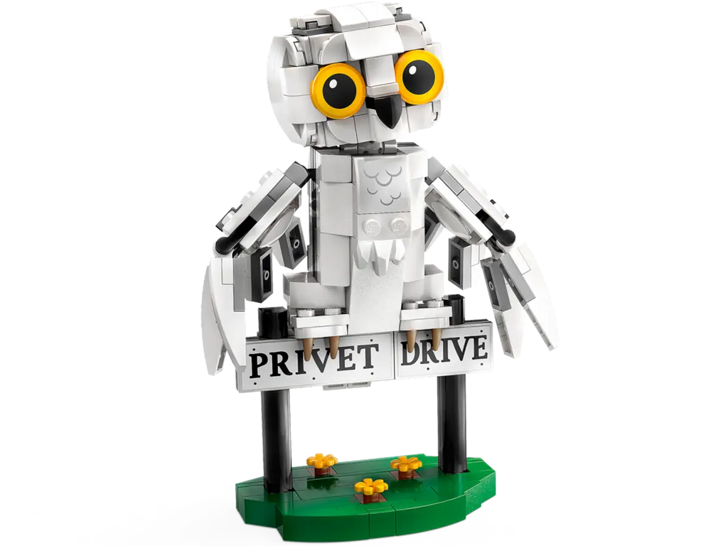 LEGO 76425 Hedwig™ at 4 Privet Drive