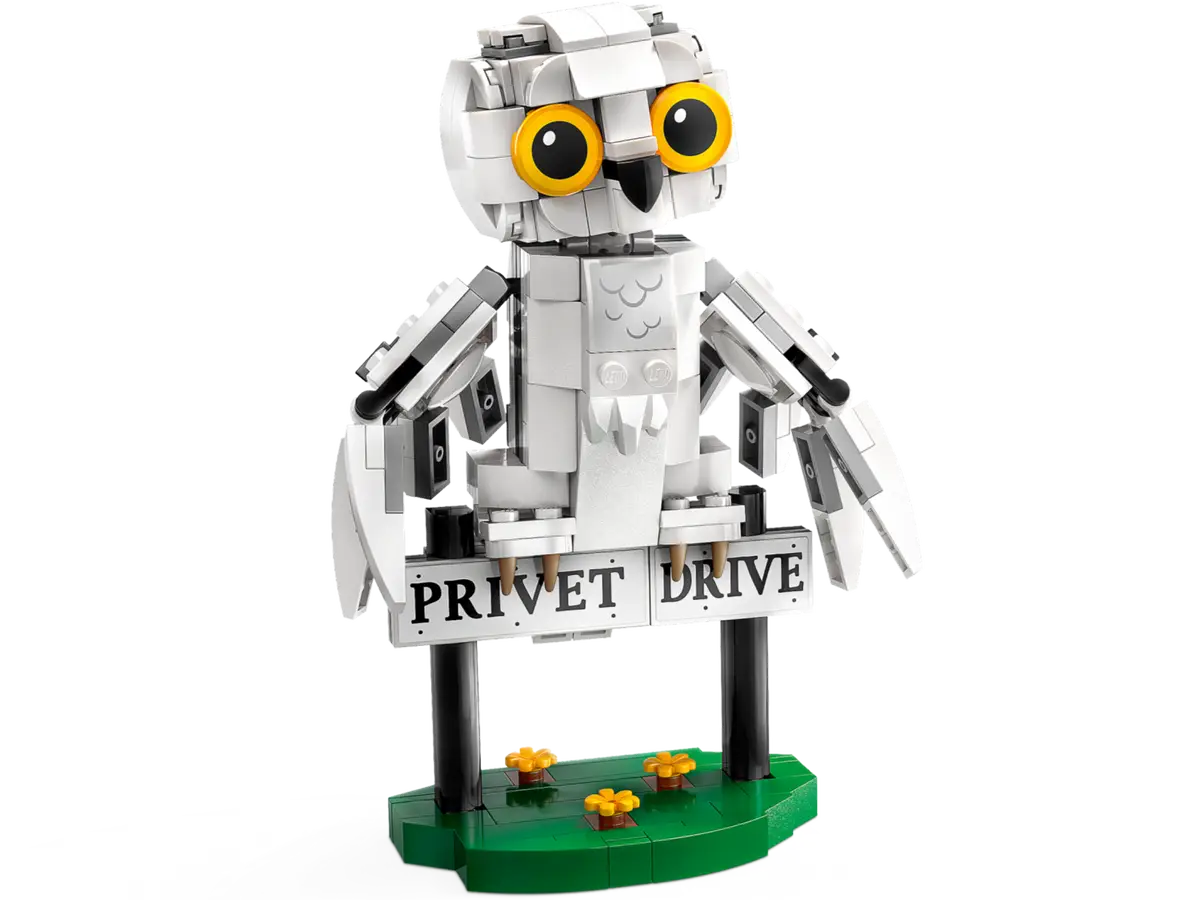 LEGO 76425 Hedwig™ at 4 Privet Drive