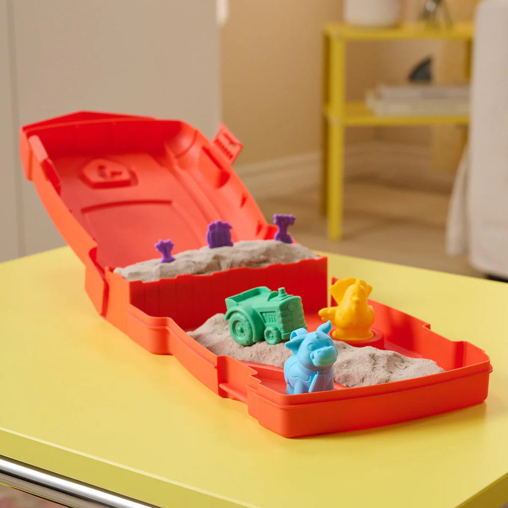 Kinetic Sand Sandy Farm Set – Sensory Play Barn with 340g of Sand & 6 Tools