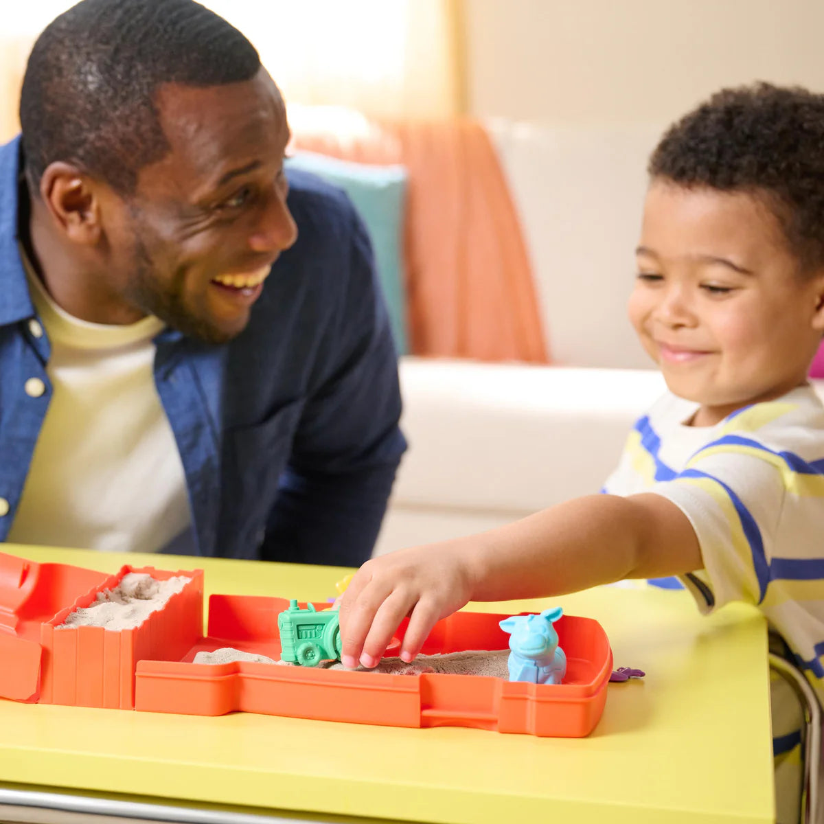Kinetic Sand Sandy Farm Set – Sensory Play Barn with 340g of Sand & 6 Tools