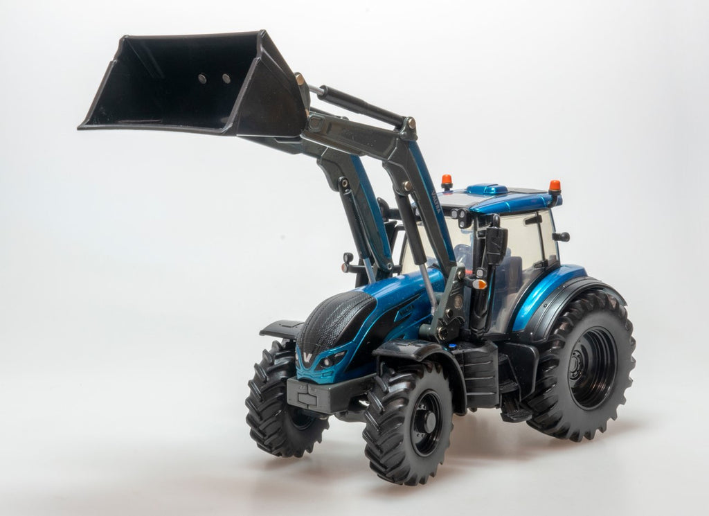 Britains Valtra T234 Tractor with Front Loader 1:32 – view 7