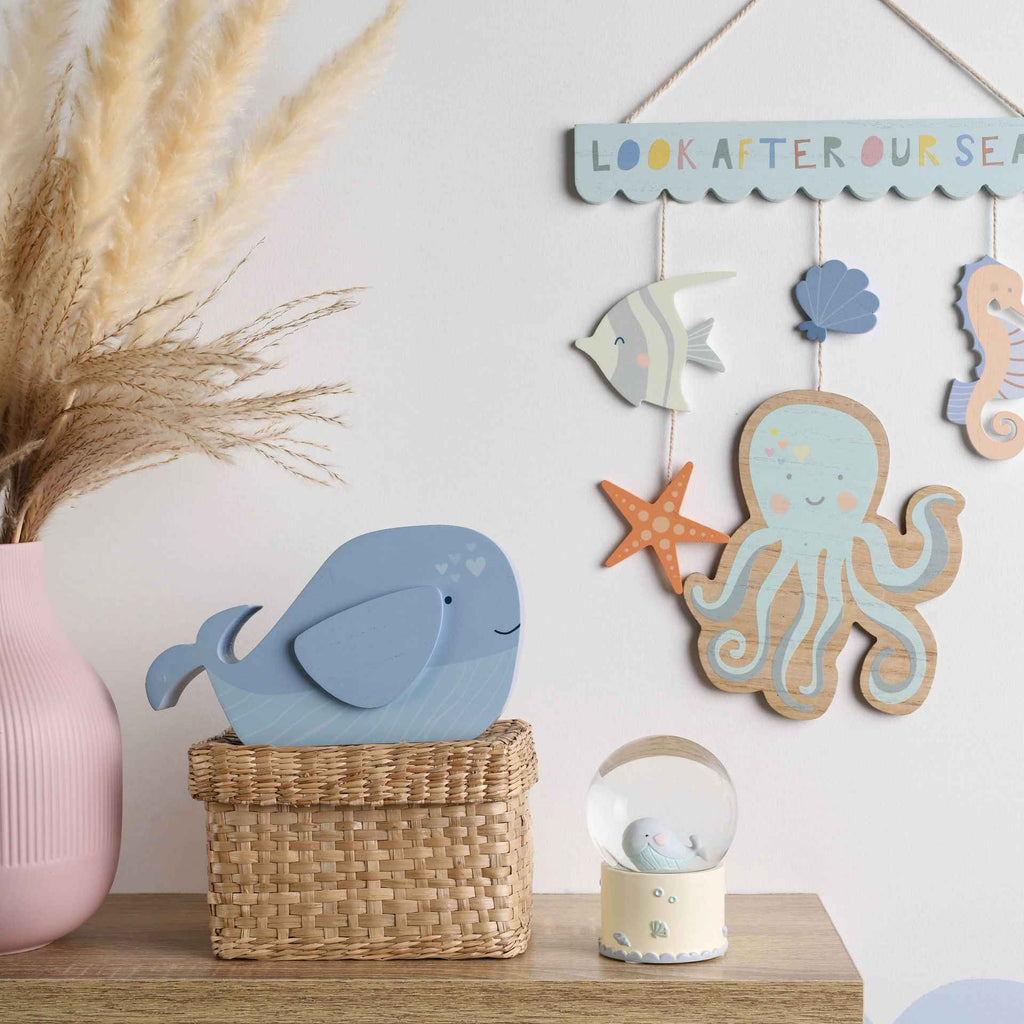 PETIT CHERI RESIN WHALE SNOWGLOBE