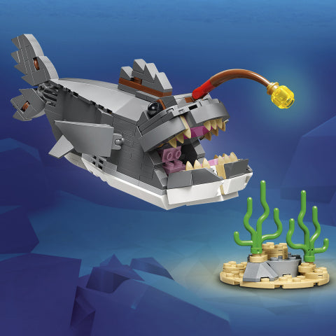 LEGO Fierce Shark with a Treasure Chest 31381 – product image 9