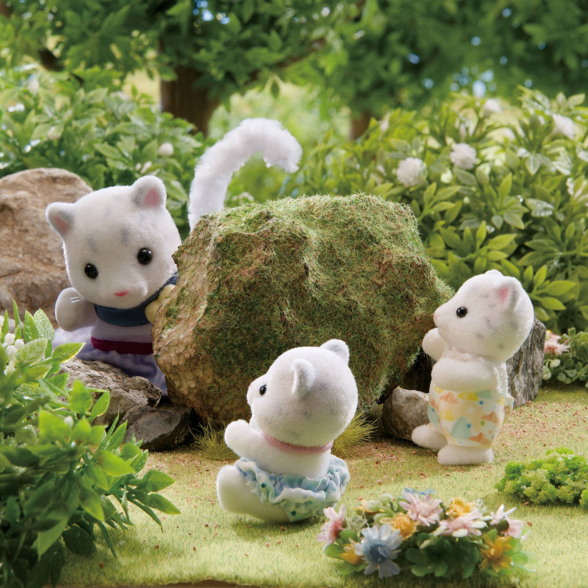 Sylvanian Families Snow Leopard Family - image 5